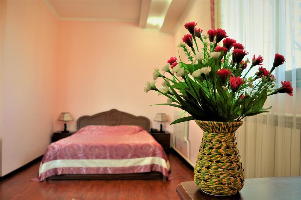 Bishkek Villa Hotel Zewnętrze zdjęcie